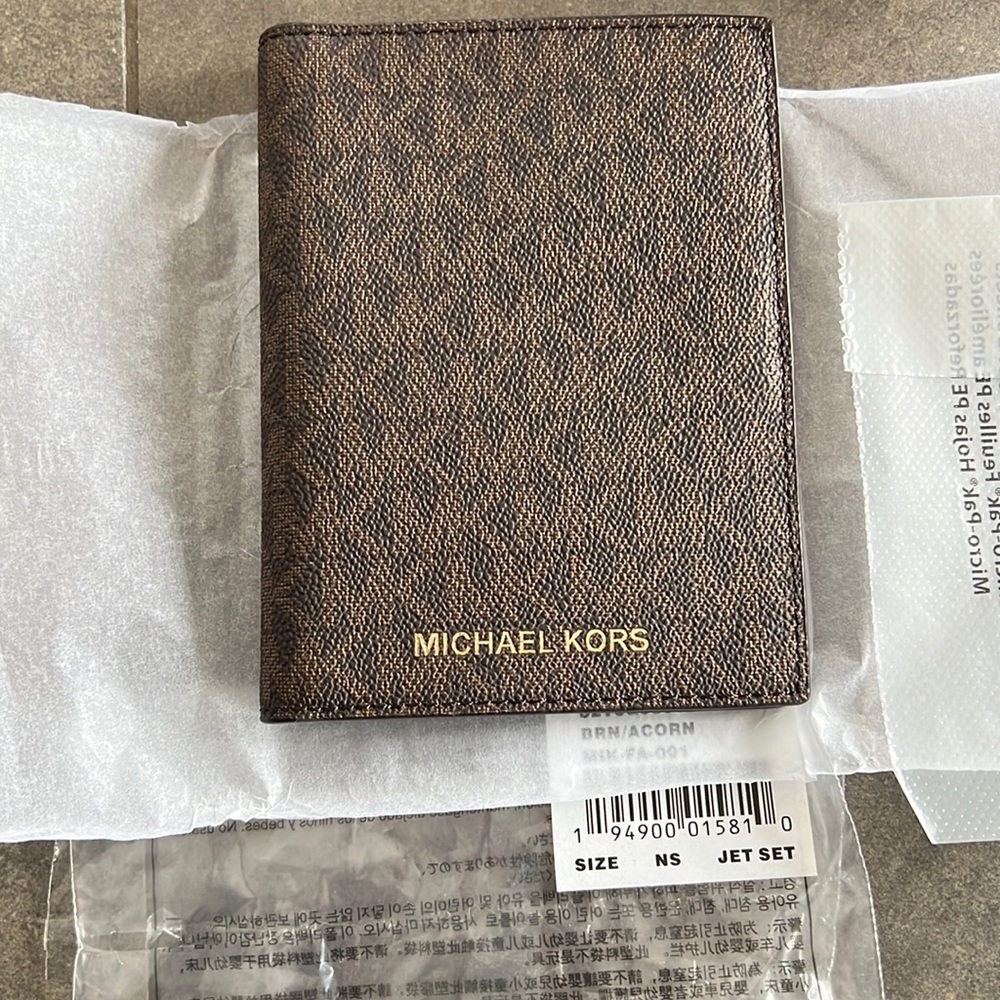 Passeport holder Michael Kors